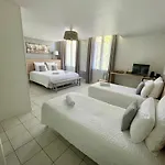 게스트하우스 Les Trois Cedres 3*