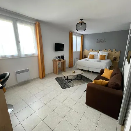 Les Trois Cedres Guest house 3*