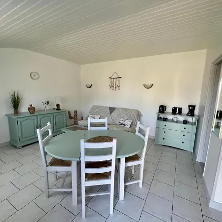 Les Trois Cedres 3*