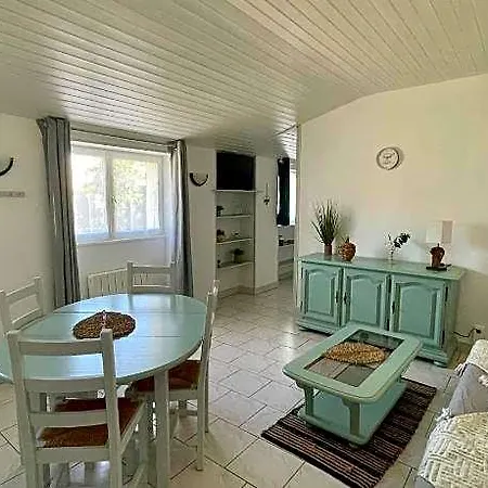 Les Trois Cedres Guest house 3*