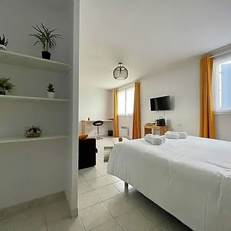 Les Trois Cedres Guest house 3*