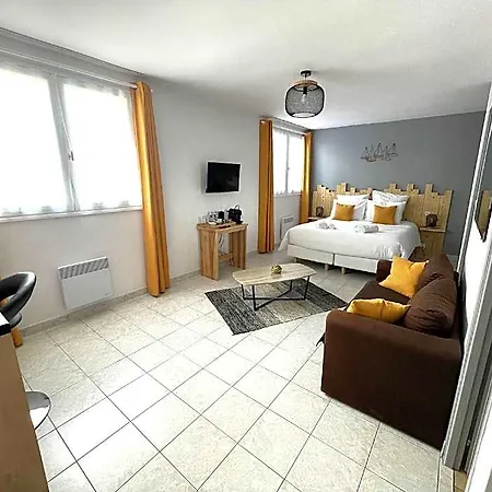 Les Trois Cedres Guest house 3*